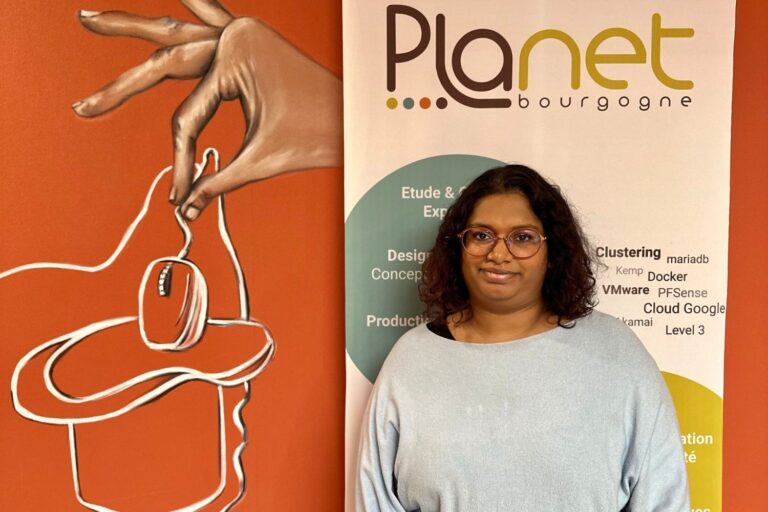 Esther en immersion – Femme du numérique – PLANET B Image de Esther en immersion - Femme du numérique - PLANET B