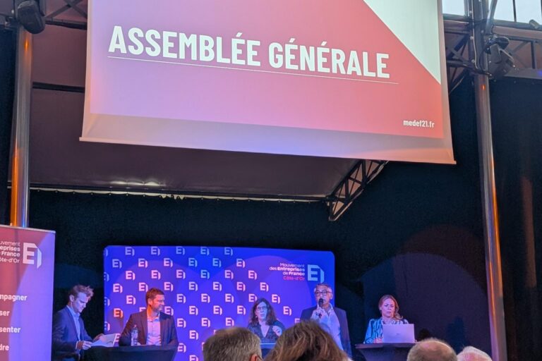 Assemblée générale du MEDEF – MEDEF 21 Mouvement des Entreprises de France en Côte-d’Or – PLANETB – PLANET Bourgogne Image de l'assemblée générale du MEDEF - MEDEF 21 Mouvement des Entreprises de France en Côte-d’Or - PLANETB - PLANET Bourgogne