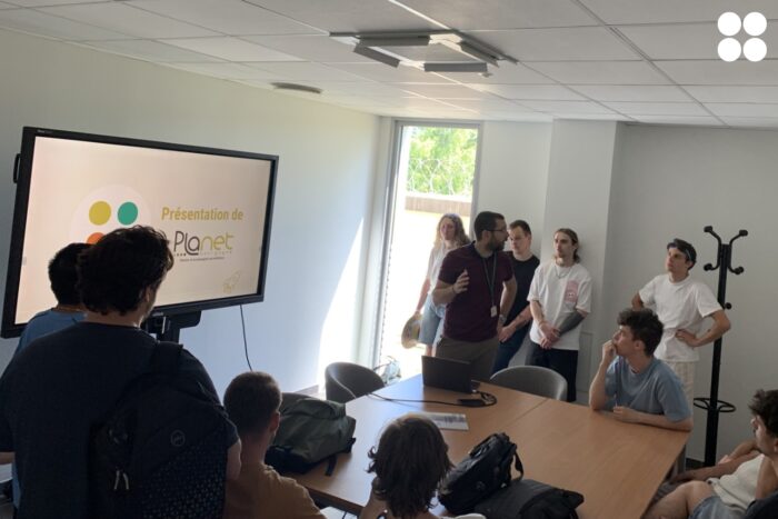 Visite immersive des étudiants – CODA – CODA – École d’informatique – PLANET B – PLANET Image de la visite immersive des étudiants - CODA - CODA - École d’informatique - PLANET B - PLANET